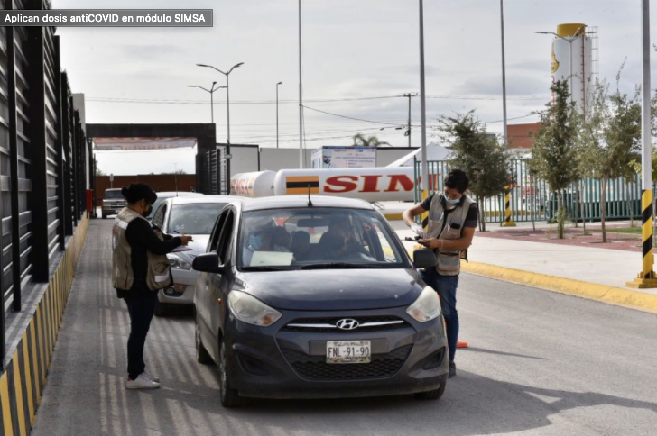 Grupo Simsa aplica segunda dosis contra Covid-19 a personas de 30 a 39 años de edad en Torreón. Foto: El Siglo de Torreón