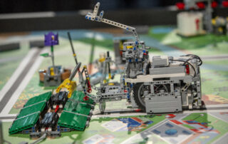 Grupo Simsa patrocina a los equipos de robótica Montessori San Isidro en FIRST Lego League | Foto: FIRST Robotics