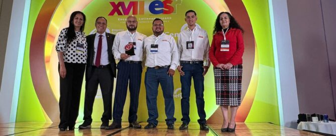 Grupo Simsa recibió distintivos como Empresa Socialmente Responsabñe (ESR) | Foto: Luis Amatón